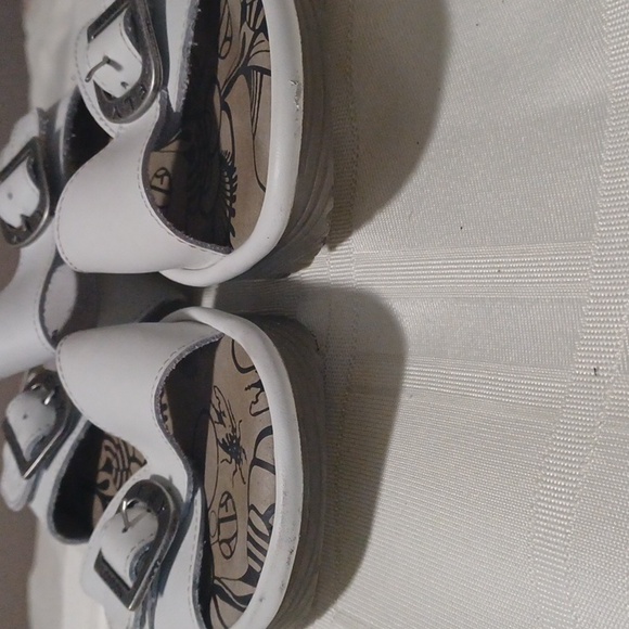 FLY London White slip on sandals Sz. 39 - Picture 3 of 7